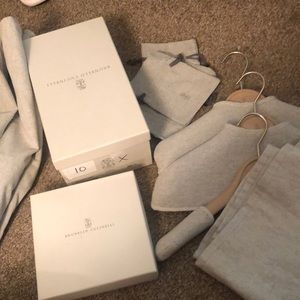 Brunello Cucunelli packing items
